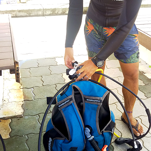 ���M�����[�^�[���V�����_�[�̃o���u�ɐڑ�������@��������Ă���ʐ^