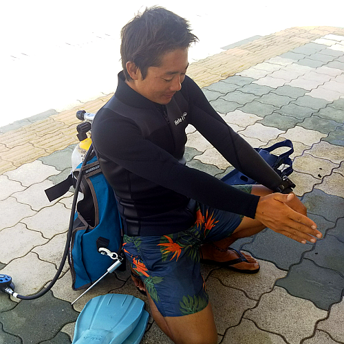 ���M�����[�^�[���J�o���[�ŁA�ŏ��ɉE�r��O�ɏo�����Ƃ�������Ă���ʐ^