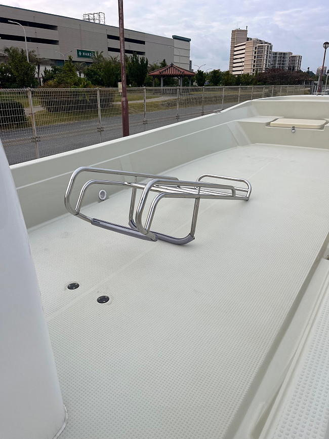 乗合船W-27のデッキの写真